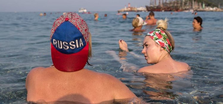 Россияне потратили на летний отдых за рубежом почти 130 млрд рублей